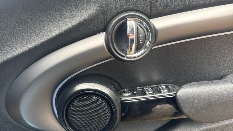 MINI Hatchback 2.0 Cooper S Exclusive 5dr Auto [Comfort/Nav Pack] Petrol Hatchback